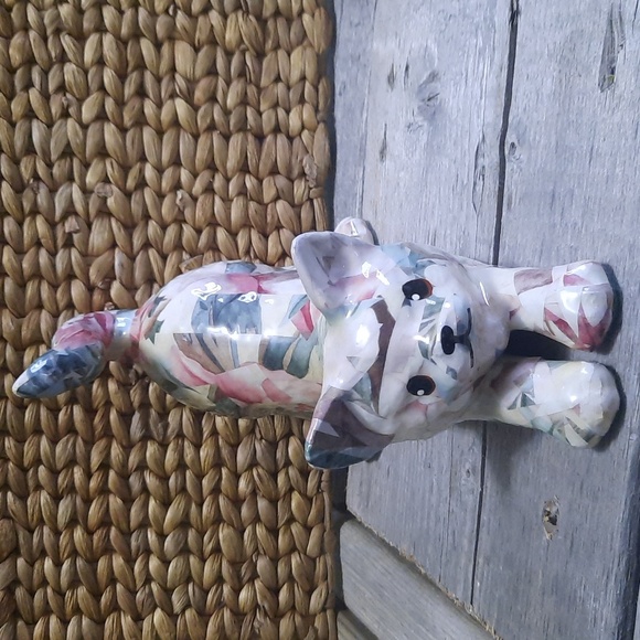 Vintage cottagecore handmade ceramic green and pink playful cat figurine - Picture 2 of 7